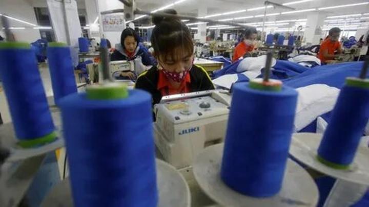 Blouse tay phồng quá đà: Tay phồng quá to dễ khiến tổng thể trông nặng nề, thay vào